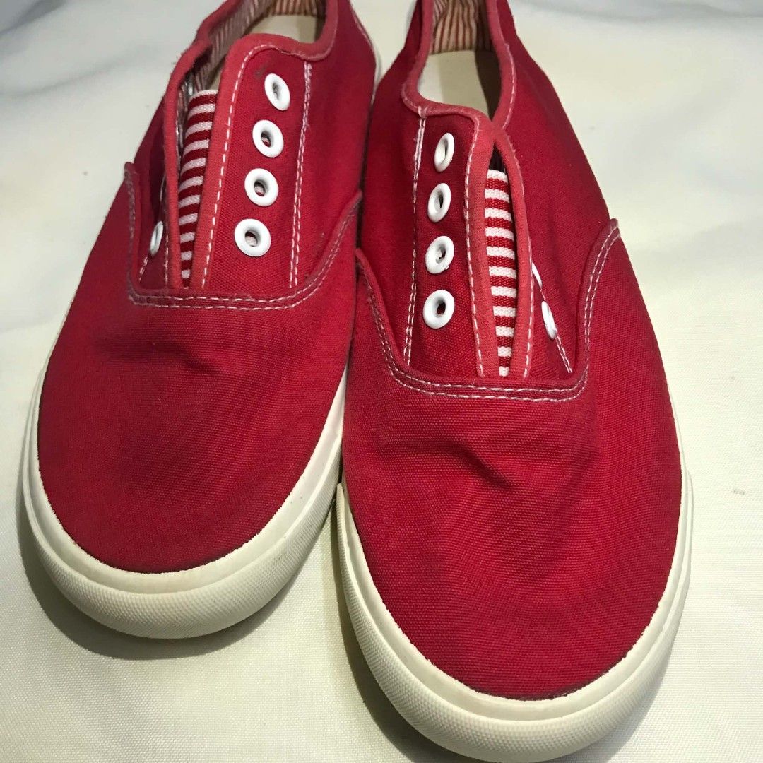 Nala Red Canvas Slip-on Sneakers (Category: Sneakers) located in Manila. Submitted by scyena (Listing ID 1452513507, Image 3). Description: Please see actual pics posted 📌In good and usable condition, nawala lang tela sa insole. Madalang lang din nagamit. But, please also manage expectations. 📌Size 9 📌Nabili sa SM North/Trinoma years ago. Nakatambak na lang.