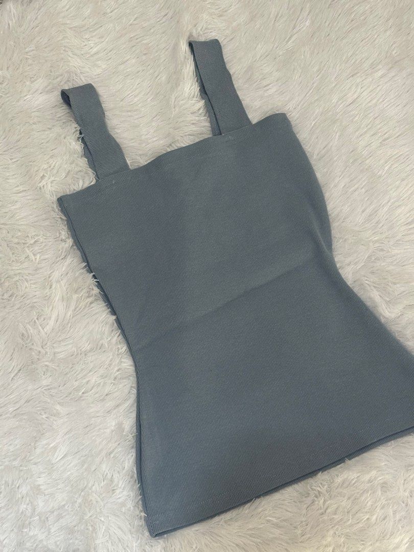 ribbed knit top (Category: Sleeveless) located in Rosario. Submitted by itsingrid (Listing ID 1452613833, Image 2). Description: - fits up to large - 170 ea, 300 both - never been used .