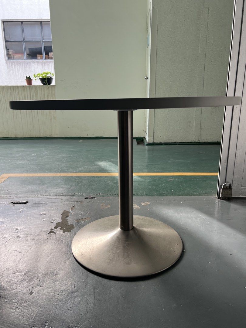 Round Table (Category: Tables & Sets) located in Singapore. Submitted by jacquelinequek54 (Listing ID 1452547339, Image 2). Description: Round table with chrome leg Size 100cm.
