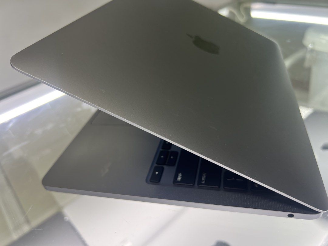 Rush for sale ‼️MacBook pro 2020 13” (Category: Laptops & Notebooks) located in Manila. Submitted by vaniextura (Listing ID 1452574223, Image 3). Description: Rush for sale ‼️MacBook pro 2020 13inch Chip apple M1 Memory 16gb Storage 256gb Space gray Very clean No issues or dents No history repairs Very clean All good working All good condition Very smooth track and performance Good for use school and work Package original charger Free pouch case 