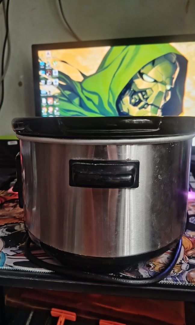 Russell Hobbs Slow Cooker (Category: Cookware & Accessories) located in Caloocan City. Submitted by geo20 (Listing ID 1452551619, Image 3). Description: 🔸What is slow cooker: A slow cooker is a countertop electric kitchen appliance used for simmering foods at a low temperature over a long period of time. It features a glazed ceramic or porcelain pot inside a metal housing with an electric heating element. 🔸 Reason to sell: Hindi nagamit , naka 