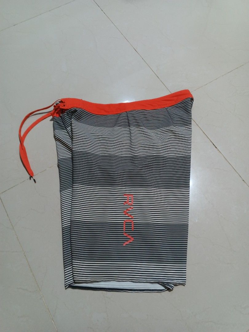 Rvca boardshort (Category: Activewear) located in Santiago. Submitted by vinz_25. (Listing ID 1452695215, Image 2). Description: .