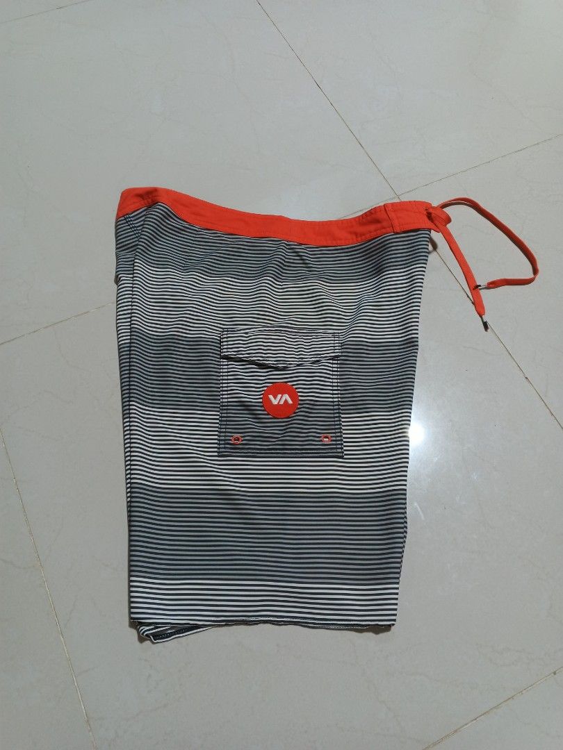 Rvca boardshort (Category: Activewear) located in Santiago. Submitted by vinz_25. (Listing ID 1452695215, Image 3). Description: .