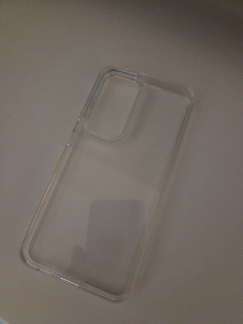 S25 Base Model Clear Case (Category: Cases & Sleeves) located in Makati City. Submitted by ostrichpg (Listing ID 1452570854, Image 1). Description: .
