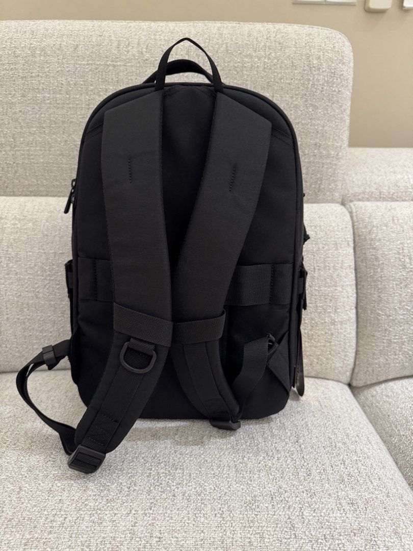Samsonite Backpack (Category: Backpacks) located in Singapore. Submitted by dodoyu (Listing ID 1452673068, Image 3). Description: Samsonite Red ENDERBY BACKPACK M 15”.