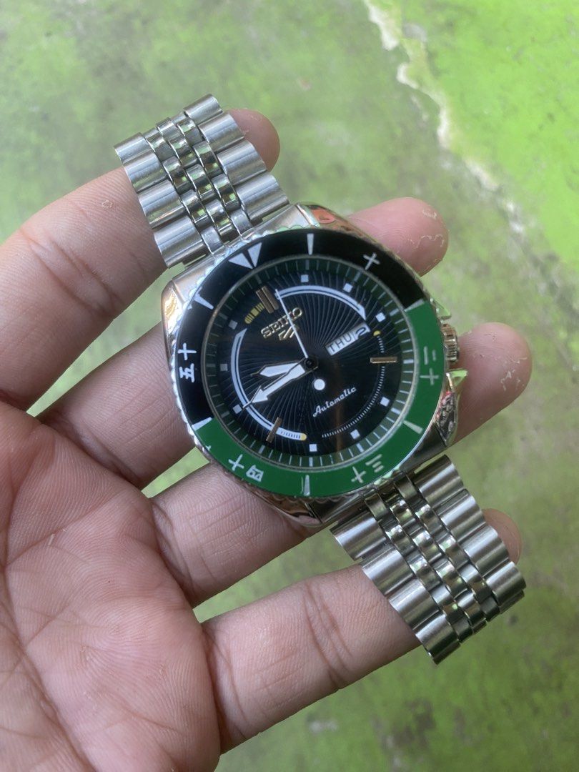 SEIKO 5 ZORO ONE PIECE WATCH (Category: Women's Watches) located in Caloocan City. Submitted by grandpenguin-811b (Listing ID 1452620126, Image 1). Description: AUTOMATIC HEAVY WEIGHT ROTATING VESSEL WORKING AS NEW NO ISSUE .
