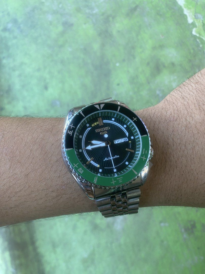 SEIKO 5 ZORO ONE PIECE WATCH (Category: Women's Watches) located in Caloocan City. Submitted by grandpenguin-811b (Listing ID 1452620126, Image 2). Description: AUTOMATIC HEAVY WEIGHT ROTATING VESSEL WORKING AS NEW NO ISSUE .