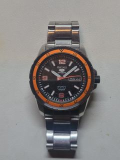 (Category: ) located in . Submitted by KCY_Timepieces (Listing ID 1452551299, Image 1). Description: .