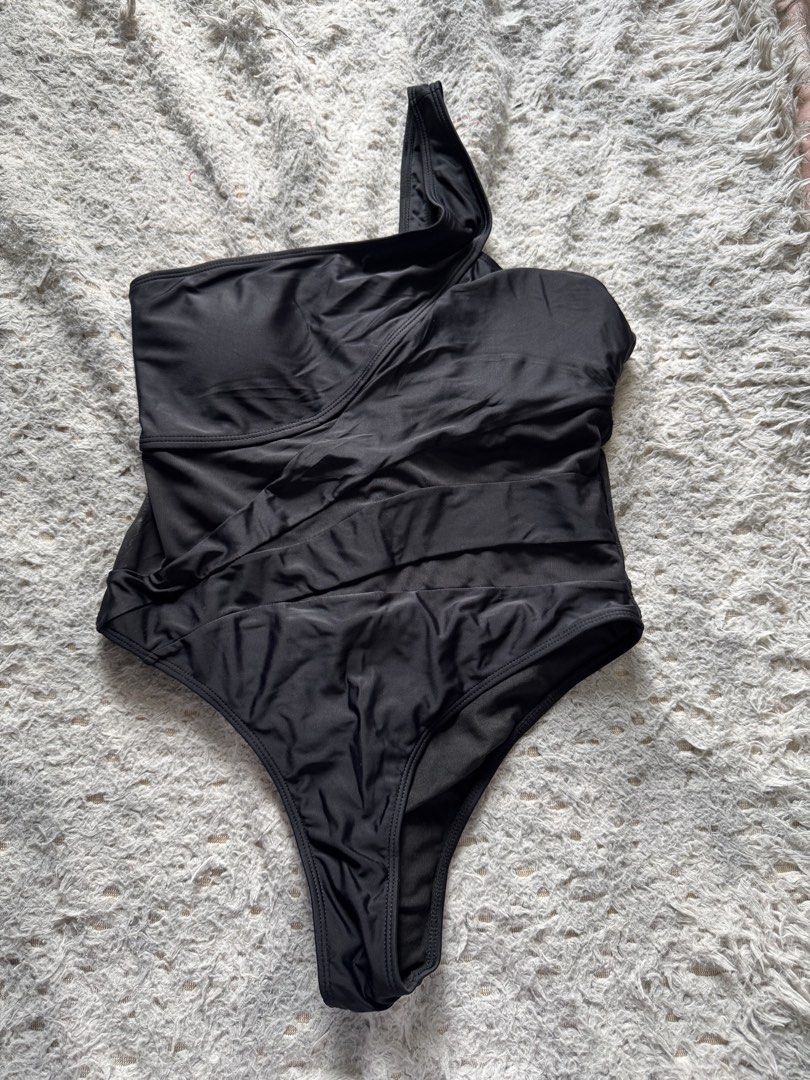 Shein swimsuit (Category: Bikinis & Swimsuits) located in Mandaluyong City. Submitted by 1hapimaki (Listing ID 1452640691, Image 1). Description: Used once.