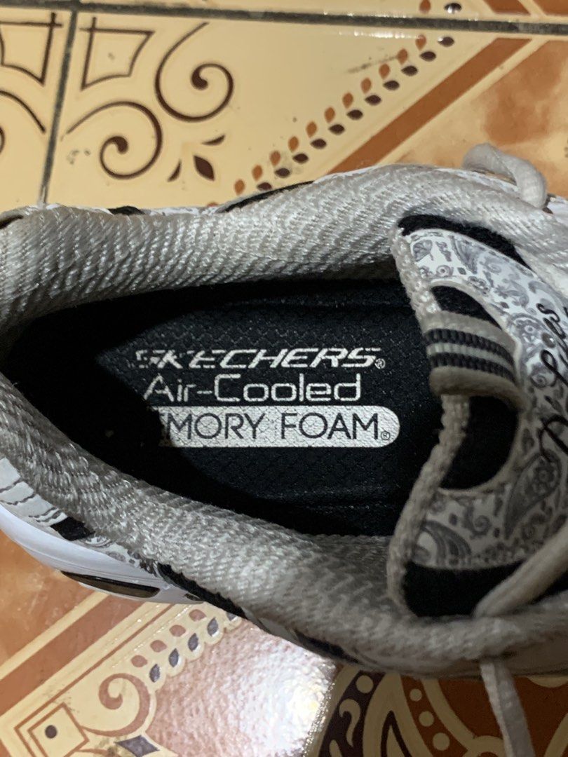 Skechers D'Lites 1.0 (Category: Sneakers) located in Danao, Cebu. Submitted by monri (Listing ID 1452619818, Image 2). Description: US Size 9 (39) for womens No issue Pm for more details.