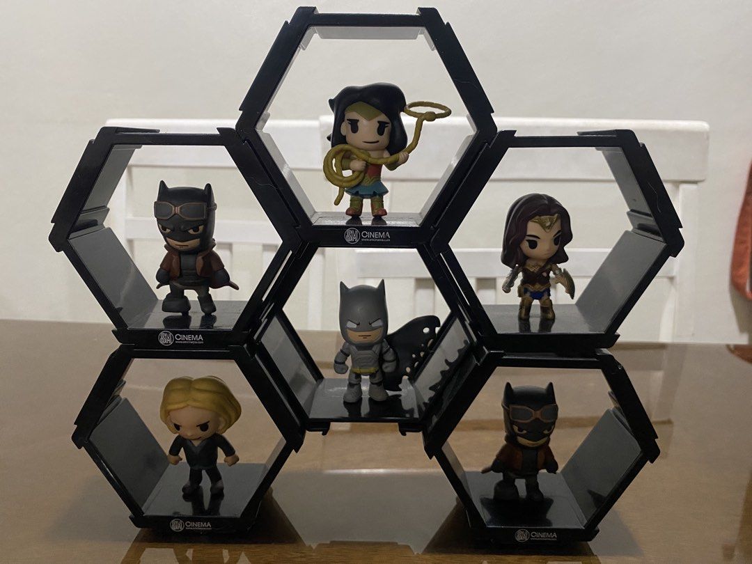 SM Cinema DC Comics Hexagonal Display and headbust (Category: Figurines & Statues) located in Manila. Submitted by declutterthingzzz (Listing ID 1452662605, Image 2). Description: - DC Comics figures and Petrol Headbust - Wonder Woman and multiple Batman figures - Comes in a black hexagonal display from SM Cinema - Ideal for any DC fan's collection Price starts at ₱300 Pm po.