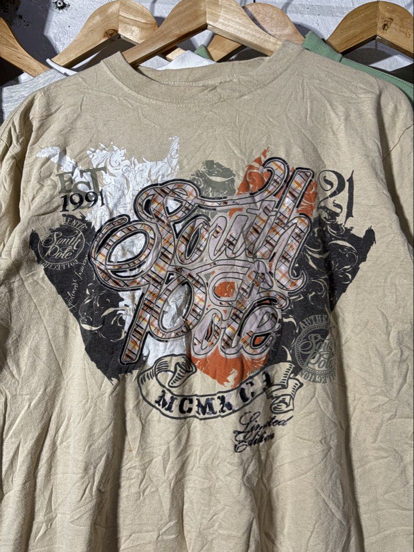 SOUTH POLE Y2K LIMITED EDITION (Category: Tshirts & Polo Shirts ) located in San Jose. Submitted by jerown (Listing ID 1450429019, Image 3). Description: •L30 x W22 •COLOR RATE 9.5/10 •EXCELLENT CONDITION •ISSUE HAIRLINE CRACKS •NEED WASH.