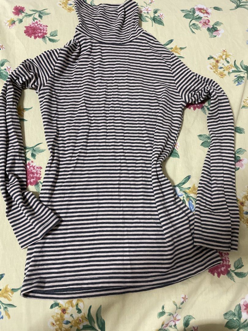 Striped Turtleneck Long Sleeve Top (Category: Longsleeves) located in Manila. Submitted by sapsari (Listing ID 1452680122, Image 1). Description: - Classic black and light brown-striped turtleneck - Soft and stretchy material .