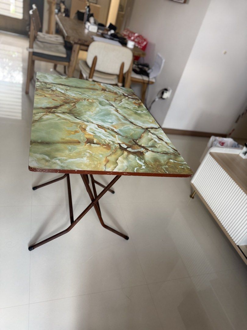 Table (Category: Tables & Sets) located in Singapore. Submitted by xiaobaotan (Listing ID 1452596567, Image 3). Description: .