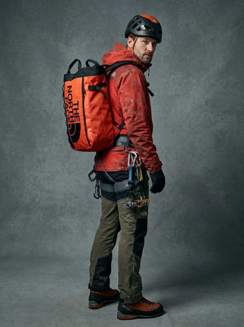 The North Face Base Camp Tote Backpack Red (Category: Backpacks) located in Cebu City. Submitted by MrLiks_123 (Listing ID 1452551348, Image 2). Description: THE NORTH FACE base camp PVC waterproof laminated duffel tote bag Length 17 / width 15½ Heavy-Duty Construction : - It utilizes the iconic water-resistant TPE PVC fabric that allows the bag to keep its boxy shape and easily wipe clean Modular Straps: - It features standard top handles for ha