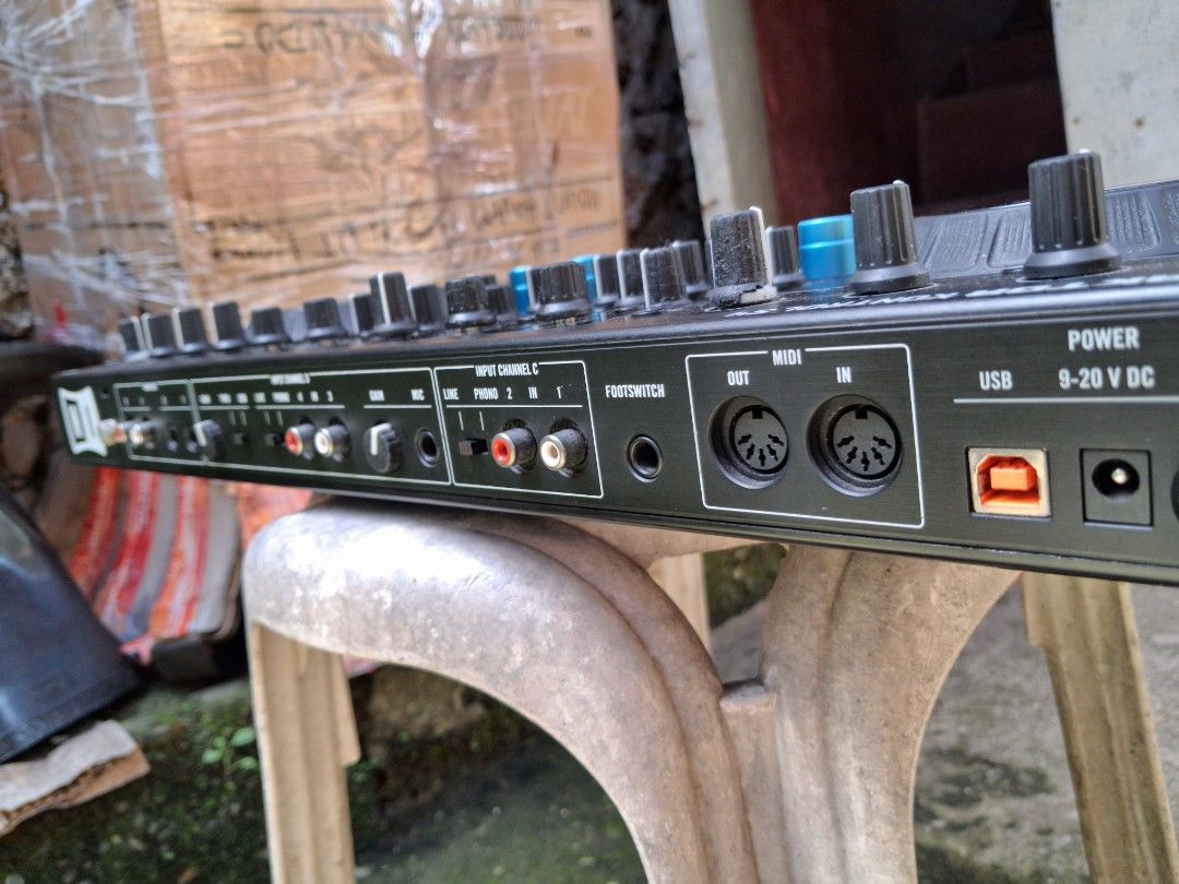 Traktor S4 Dj controller With Bag (Category: Other Audio Equipment) located in Baguio. Submitted by joshuaaashop (Listing ID 1452653497, Image 3). Description: RUSH SALE Traktor Kontrol S4 🎚️ISSUE Nagloloko yung left tempo pero all goods naman po yung unit 📍Inclusion Unit Bag Cable 📍Location - Baguio.