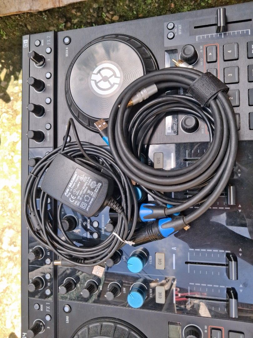 Traktor S4 Dj controller With Bag (Category: Other Audio Equipment) located in Baguio. Submitted by joshuaaashop (Listing ID 1452653497, Image 2). Description: RUSH SALE Traktor Kontrol S4 🎚️ISSUE Nagloloko yung left tempo pero all goods naman po yung unit 📍Inclusion Unit Bag Cable 📍Location - Baguio.