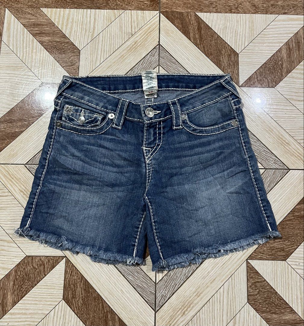 True religion denim short low waist (Category: Shorts) located in San Mateo. Submitted by street_rev (Listing ID 1452610882, Image 3). Description: Waist : 25 Lenght : 14.