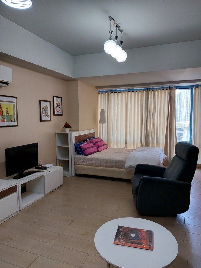 For Sale Studio- type Two Central (Category: Apartments & Condos) located in Makati City. Submitted by swiperentalsale (Listing ID 1452548651, Image 1). Description: Condo Name : Two Central City : Makati City Unit : Studio-type Size : 40.9 sqm Interior : Furnished Parking : 1ps Price : Php. 6.950.000.00 FOR INQUIRIES: +63 960 561 4440 | +63 905 257 1096 carol@lemontree.com.ph FOR DIRECT CLIENTS ONLY. Disclaimer: Price and availability are subjec