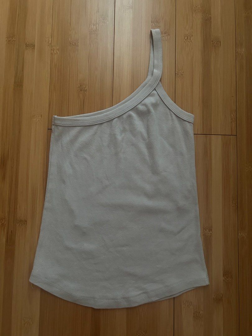 Unbranded Grey One Shoulder Ribbed Tank Top (Category: Sleeveless) located in Paranaque City. Submitted by ariya444 (Listing ID 1452528723, Image 1). Description: - Stretchy and comfortable fabric .