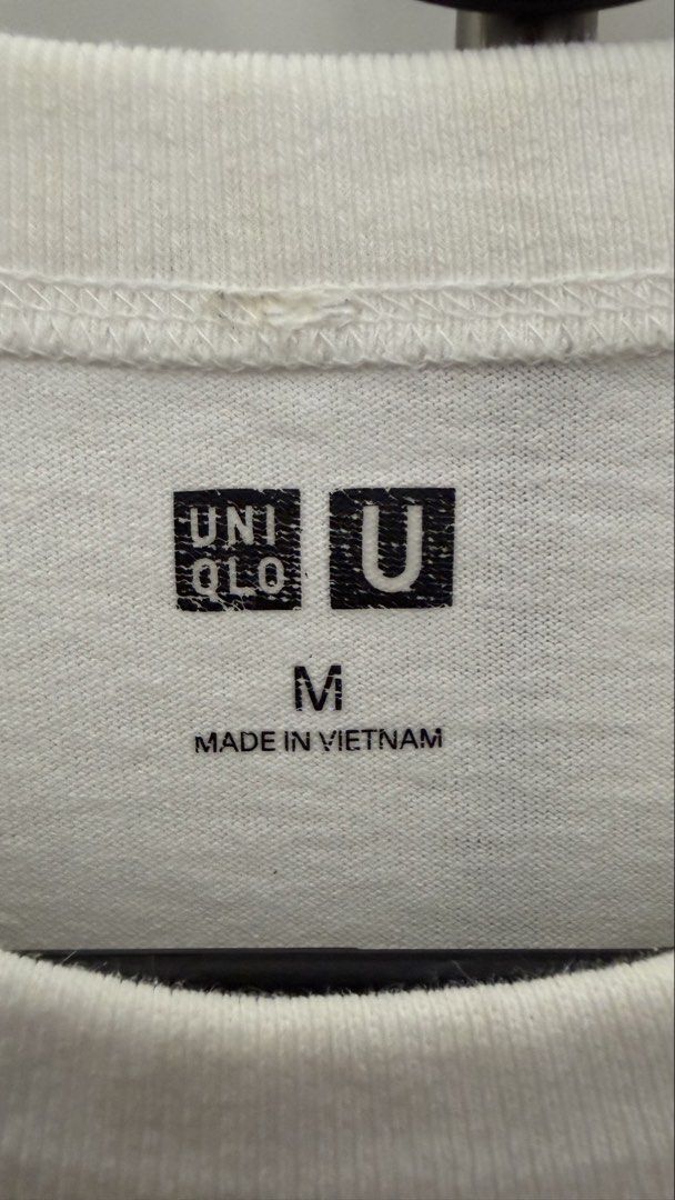 Uniqlo Plain White Tshirt/Tee (Category: Tshirts & Polo Shirts ) located in Muntinlupa City. Submitted by SFP33 (Listing ID 1452571971, Image 3). Description: Lightly used Size M Negotiable (just offer) PM for dimensions Shipping c/o buyer MOP: Unionbank/Gcash.
