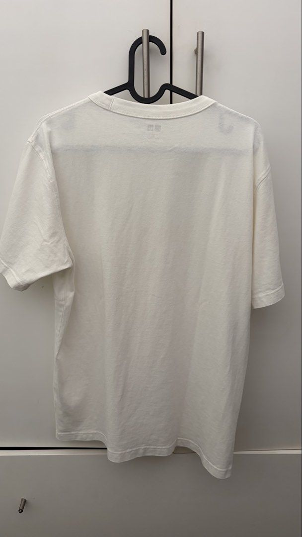 Uniqlo Plain White Tshirt/Tee (Category: Tshirts & Polo Shirts ) located in Muntinlupa City. Submitted by SFP33 (Listing ID 1452571971, Image 2). Description: Lightly used Size M Negotiable (just offer) PM for dimensions Shipping c/o buyer MOP: Unionbank/Gcash.