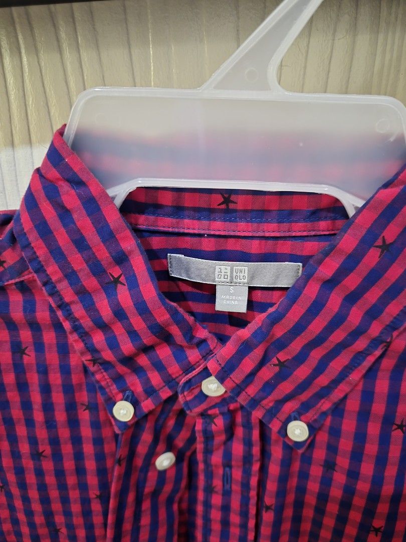 Uniqlo Red Blue Gingham Star Button Down Shirt Size S (Category: Tshirts & Polo Shirts ) located in Angeles City. Submitted by marvinjbm110069 (Listing ID 1452654814, Image 2). Description: - Uniqlo Shirt - Red and blue gingham pattern with small black stars - Button-down style with collar - Size: S - Perfect for casual wear.