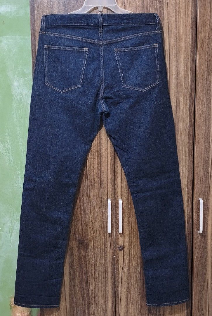 Uniqlo Slim Straight Jeans (Category: Jeans) located in San Carlos. Submitted by cdzjdr (Listing ID 1452606431, Image 2). Description: declutter w 34 sent via jnt add sf 75 for luzon, 85 outside luzon.