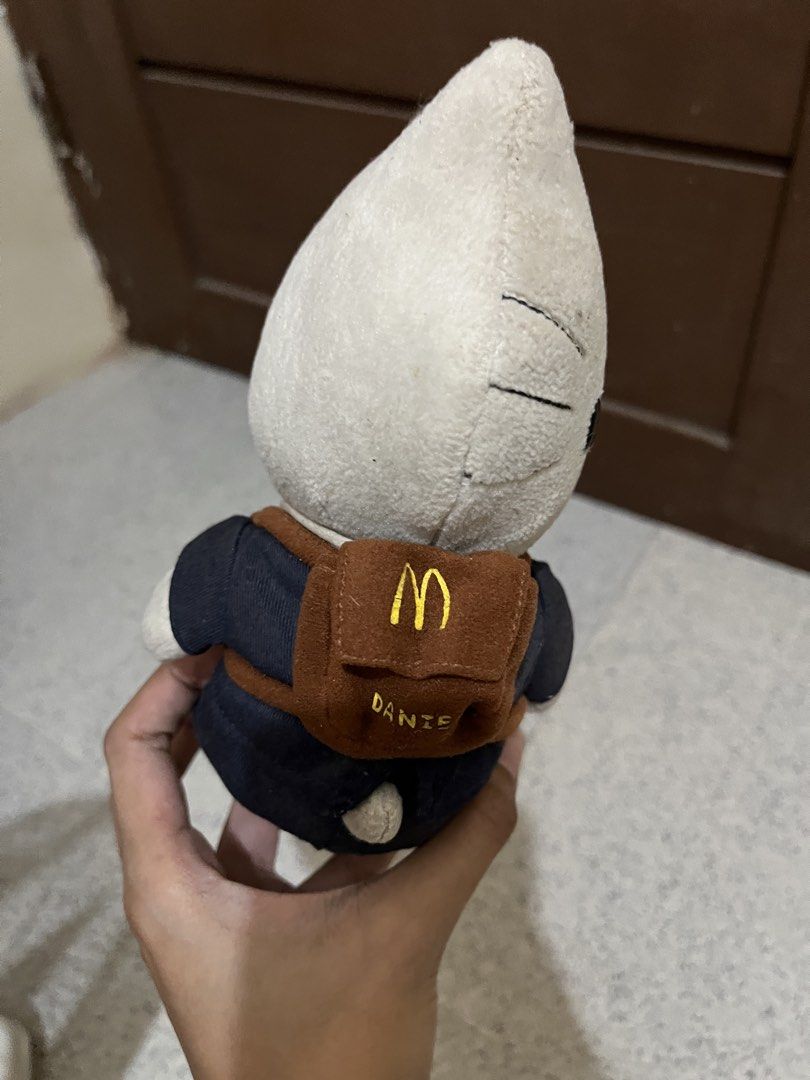 Rare Vintage Dear Daniel Hello Kitty (Category: Plushies & Soft Toys) located in Alaminos. Submitted by ziaxieee (Listing ID 1452648624, Image 2). Description: SUPER RAREEEE (˶˃ ᵕ ˂˶) .ᐟ.ᐟ Vintage 1999 or 2000 Hello Kitty and Dear Daniel plush doll from a McDonald’s collaboration. AUTHENTIC - need wash..