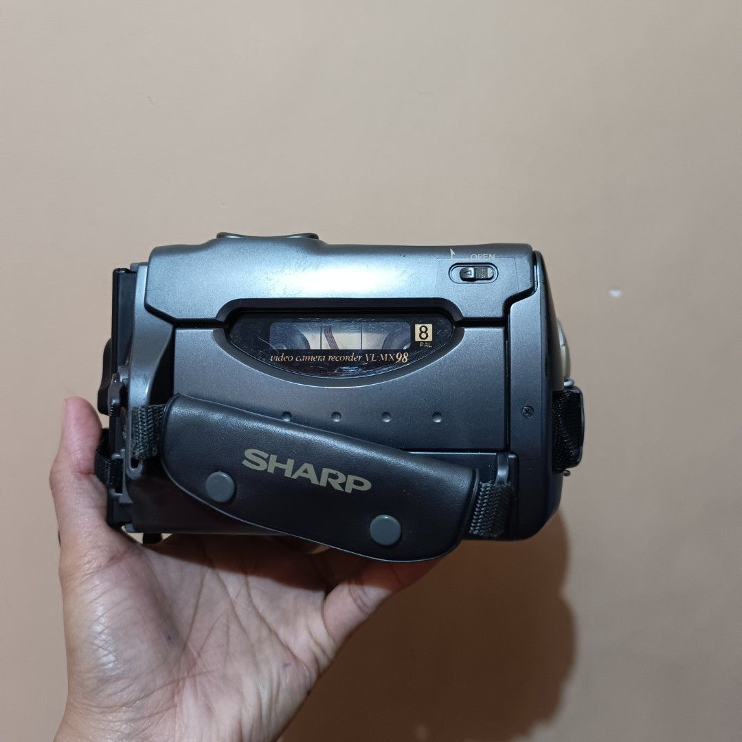 vintage Sharp Viewcam VL-MX98 (Category: Video Cameras) located in Baguio. Submitted by hayatihabi23287 (Listing ID 1452697194, Image 1). Description: not tested di ko alam paano iopen buy as is pwede tawad 300.