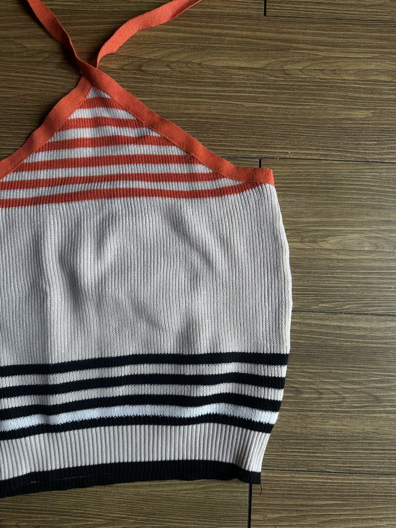 Vintage y2k whimsical Knitted halter top (Category: Others Tops) located in Caloocan City. Submitted by 2ndfash (Listing ID 1452552238, Image 2). Description: High qual knitted fabric.