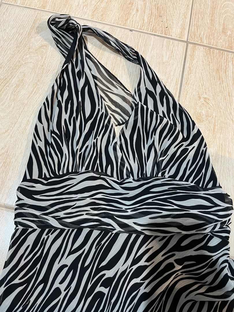 Vintage zebra print dress (Category: Dresses) located in Guinobatan. Submitted by rosseeey (Listing ID 1452600537, Image 2). Description: Medium-large.