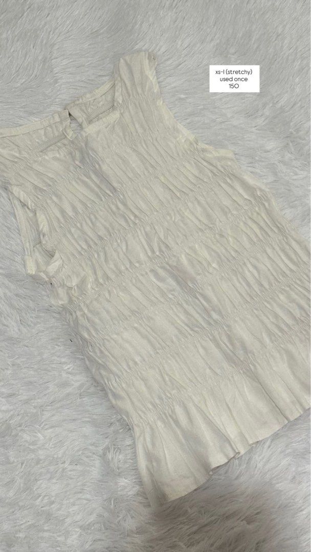 white top (Category: Sleeveless) located in Rosario. Submitted by itsingrid (Listing ID 1452575812, Image 1). Description: - new/unused - xs-s .