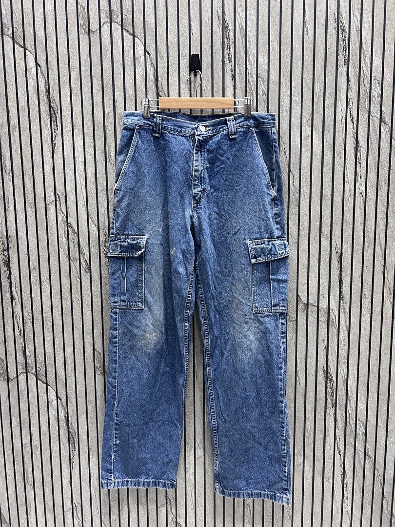 Wrangler Jeans Cargo Denim (Category: Jeans) located in Malasiqui. Submitted by blckfourthrift (Listing ID 1452549464, Image 2). Description: Wrangler Jeans Cargo Denim Waist: 32 Length: 42 Leg Opening: 9 Issue/s: Tattering, Stains, & Discoloration .