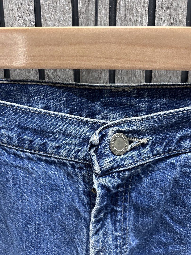Wrangler Jeans Cargo Denim (Category: Jeans) located in Malasiqui. Submitted by blckfourthrift (Listing ID 1452549464, Image 3). Description: Wrangler Jeans Cargo Denim Waist: 32 Length: 42 Leg Opening: 9 Issue/s: Tattering, Stains, & Discoloration .