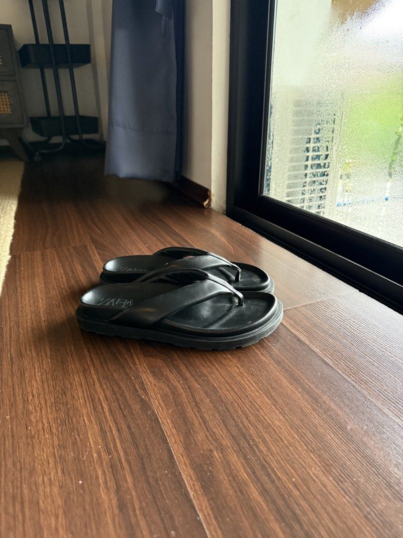 ZARA Black Padded Thong Flip-Flops Size 38 (Category: Slippers and slides) located in Quezon City. Submitted by prebyfi (Listing ID 1452526770, Image 2). Description: - Zara black thong flip-flops - Size 38 - Comfortable padded straps - Chunky sole - Ideal for casual wear - Easy slip-on style.