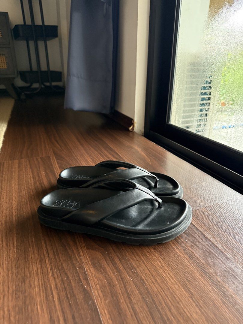 ZARA Black Padded Thong Flip-Flops Size 38 (Category: Slippers and slides) located in Quezon City. Submitted by prebyfi (Listing ID 1452526770, Image 3). Description: - Zara black thong flip-flops - Size 38 - Comfortable padded straps - Chunky sole - Ideal for casual wear - Easy slip-on style.