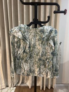 (Category: ) located in . Submitted by kyrawardrobe (Listing ID 1452634467, Image 1). Description: .