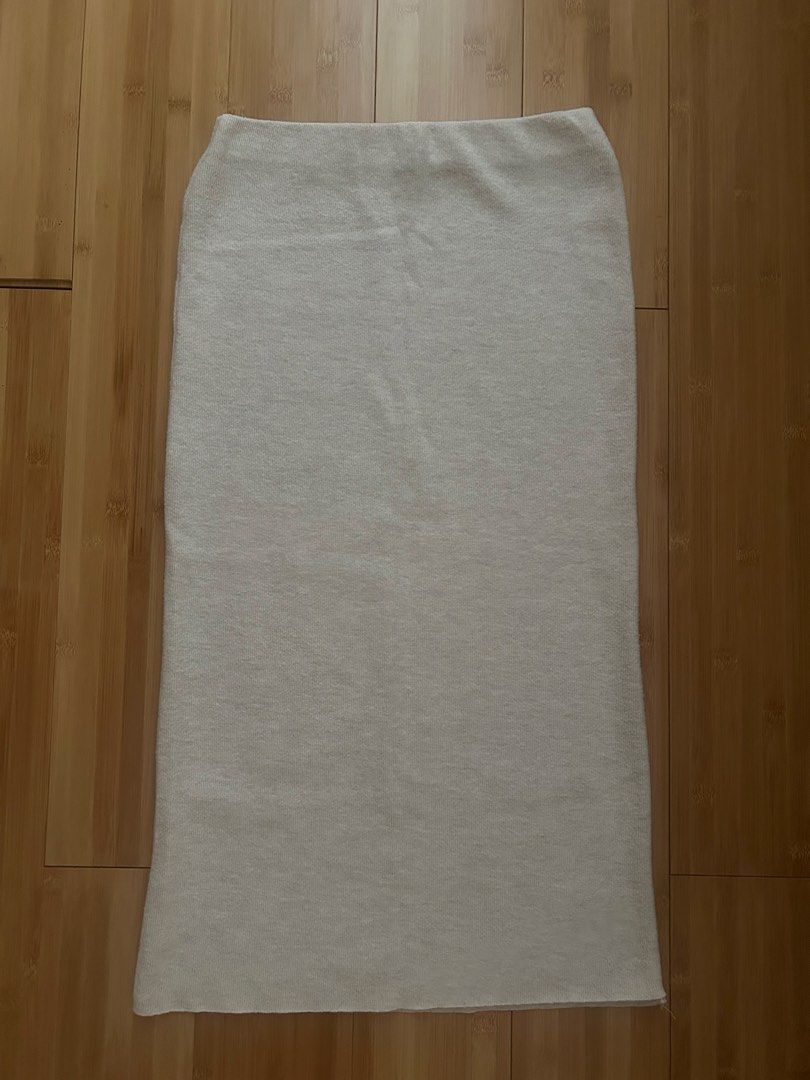 ZARA Ribbed Knit Midi Skirt (Category: Skirts) located in Paranaque City. Submitted by ariya444 (Listing ID 1452529125, Image 1). Description: - Worn once - Cream Ribbed Knit Midi Skirt - Comfortable and stretchy material - Length hits below the knee - Easy to dress up or down - Perfect wardrobe staple.
