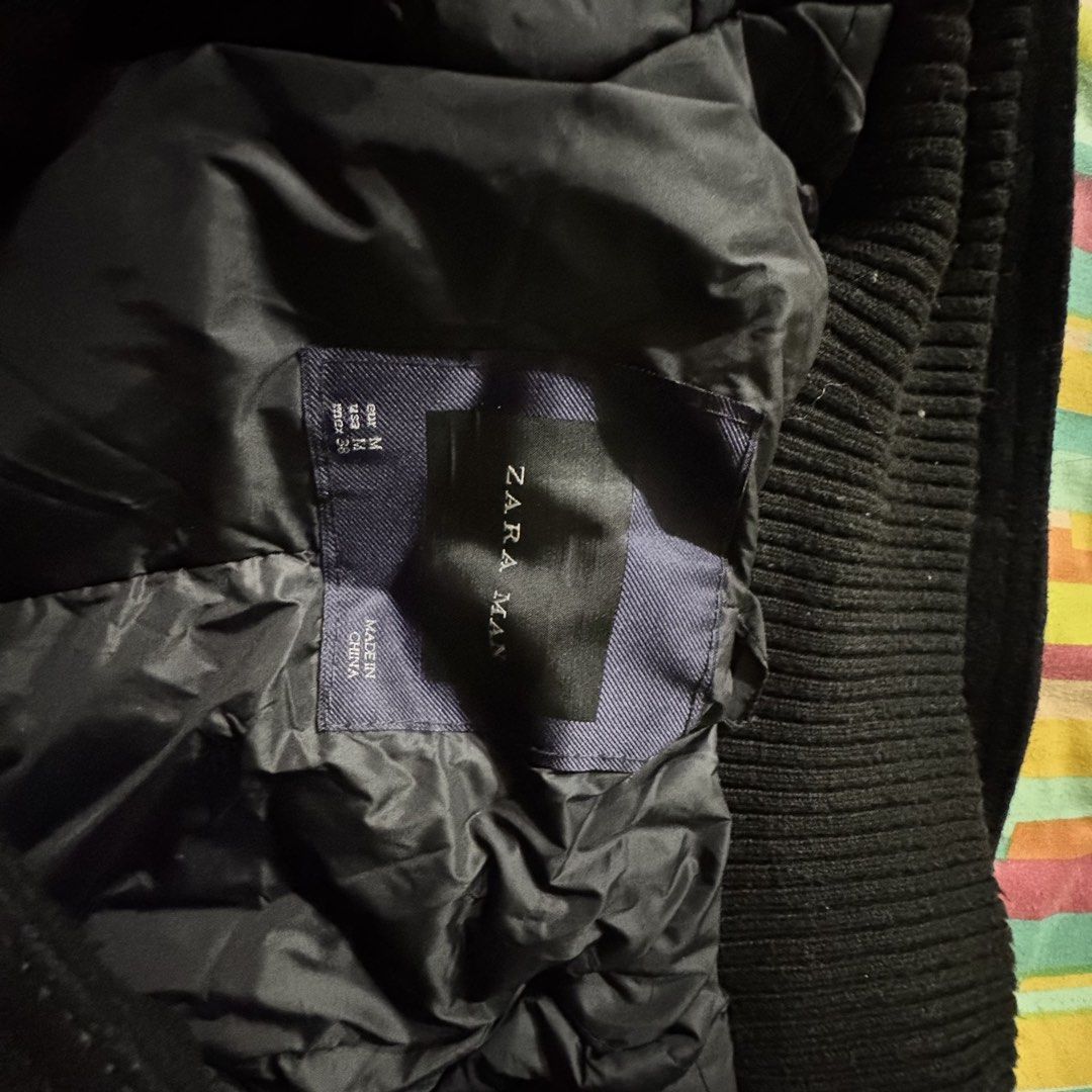 Zara winter top (Category: Coats, Jackets and Outerwear) located in Makati City. Submitted by jinger_21 (Listing ID 1452608351, Image 2). Description: Color black Size medium For men Winter top Payment first before ship out Price: Php 3,000 plus shipping fee Payment method: Gcash May GoTyme.
