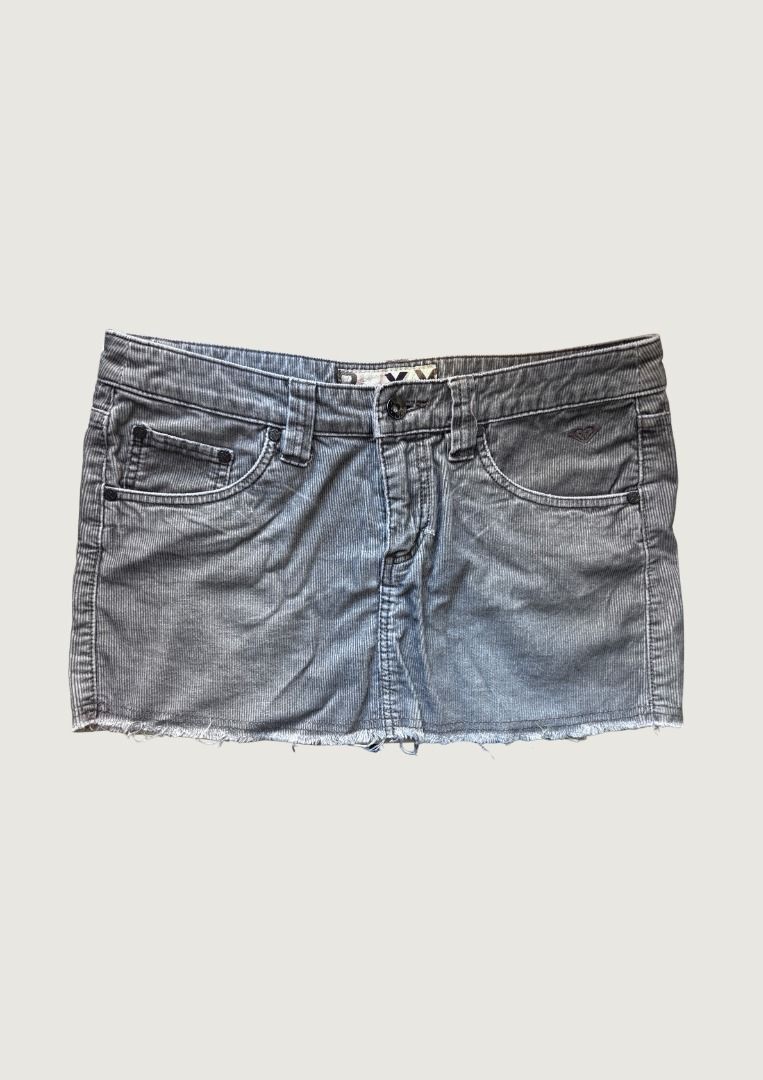 2000s Roxy Corduroy Mini Skirt (Category: Skirts) located in Pasay City. Submitted by letherdeclutter (Listing ID 1447383558, Image 1). Description: Waist: 32 Length : 11 .