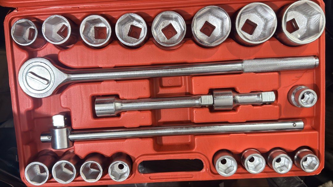 21pcs 3/4” Chrome Vanadium Socket Wrench Set (Category: Construction Tools & Equipment) located in Manila. Submitted by ren242888 (Listing ID 1447459140, Image 2). Description: Brand new 21-piece 3/4” heavy-duty socket wrench set with chrome vanadium finish. Ideal for trucks, machinery, heavy equipment, and industrial/mechanic use. Includes: ✅ Reversible ratchet ✅ 500mm flexible bar ✅ 100mm & 200mm extension bars ✅ 16 sockets: 19mm to 50mm ✅ Dura