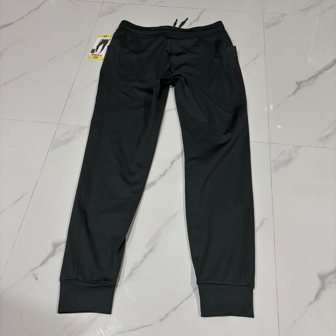 32 Degrees Heat Pants Size S/P (Category: Joggers) located in Zaragoza. Submitted by starzoneph (Listing ID 1447410195, Image 1). Description: - Brand: 32 Degrees Heat - Color: Grey - Size: S/P (Small/Petite) - Features: Drawstring waist, fleece-lined for extra warmth - Condition: Brand new with tags attached - Ideal for: Lounging, workouts, or everyday comfort Measurements 📏 Length: 36 inches 26 waistline.