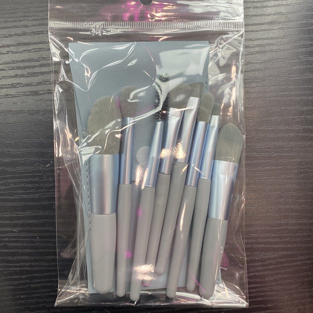 8Pcs Brush Set Blue With Pouch (Category: Makeup) located in Paranaque City. Submitted by gladkingphilippines (Listing ID 1447402267, Image 1). Description: .