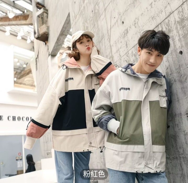 由 apin3737 (刊登 ID 1447456785，圖片 3) 提交，位於 彰化縣 (Changhua) 的 拼接個性風外套 (類別：外套、夾克、大衣)，說明：粉x1 (M碼) 綠x1 (M碼) 胸圍53cm 下襬53cm 衣長63cm 平量：無彈：混棉：觸感細緻：適合春秋微涼時穿著 胸前口袋為真，但是橫向置入，腰側口袋x2。