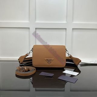 （分類：）位於 。 由 hkluxehk 提交（商品編號 1447349948，圖片 1）。簡介： 。