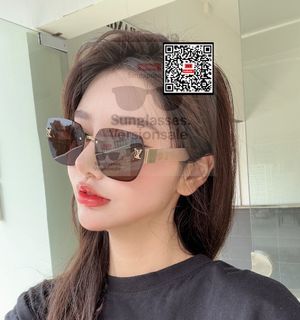 (Category: ) located in . Submitted by sunglasses.versionsale (Listing ID 1447420232, Image 1). Description: .