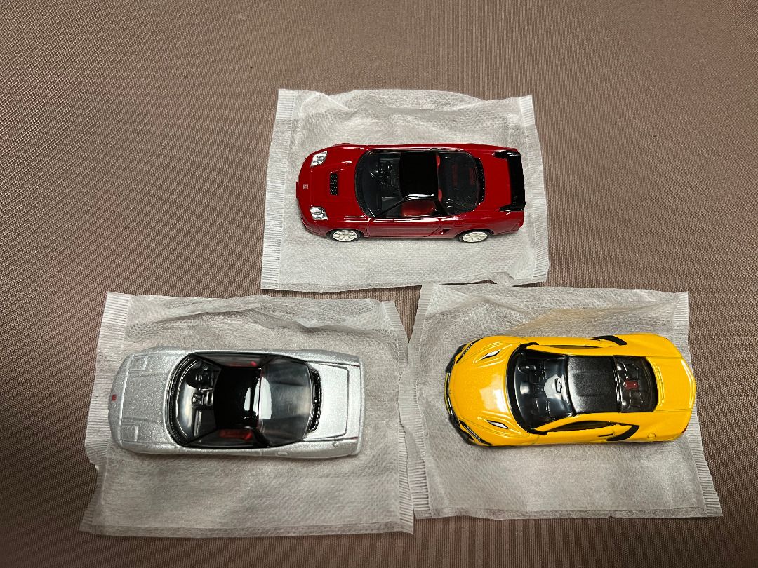 [港版] Tomica Premium 本田 NSX 3 Models collection （分類：汽車模型）位於 Hong Kong。 由 yotsubaya 提交（商品編號 1447435524，圖片 2）。簡介： 三架 Tomica Premium 本田 NSX 模型車。有紅色、銀色同埋黃色。全部都係獨立包裝。啱晒鍾意收藏嘅朋友。 只打開檢查，改以茶包布袋及防潮珠暗格收藏，出售時會換回原裝膠袋 默認有盒損/殘，車漆成色如圖，所見即所得，可DM要更多圖 不合完美主義者，請三思再求購 面交，現金、payme、支付寶、fps，不設找續。