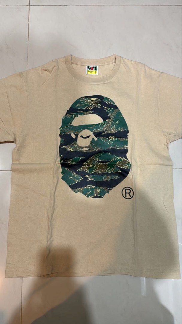 由 ill_mo (刊登 ID 1447420914，圖片 1) 提交，位於 台北市 (Taipei) 的 A Bathing Ape BAPE 迷彩猿人頭 卡其短袖上衣 短tee (類別：休閒運動服飾)，說明：狀態很好 少穿。