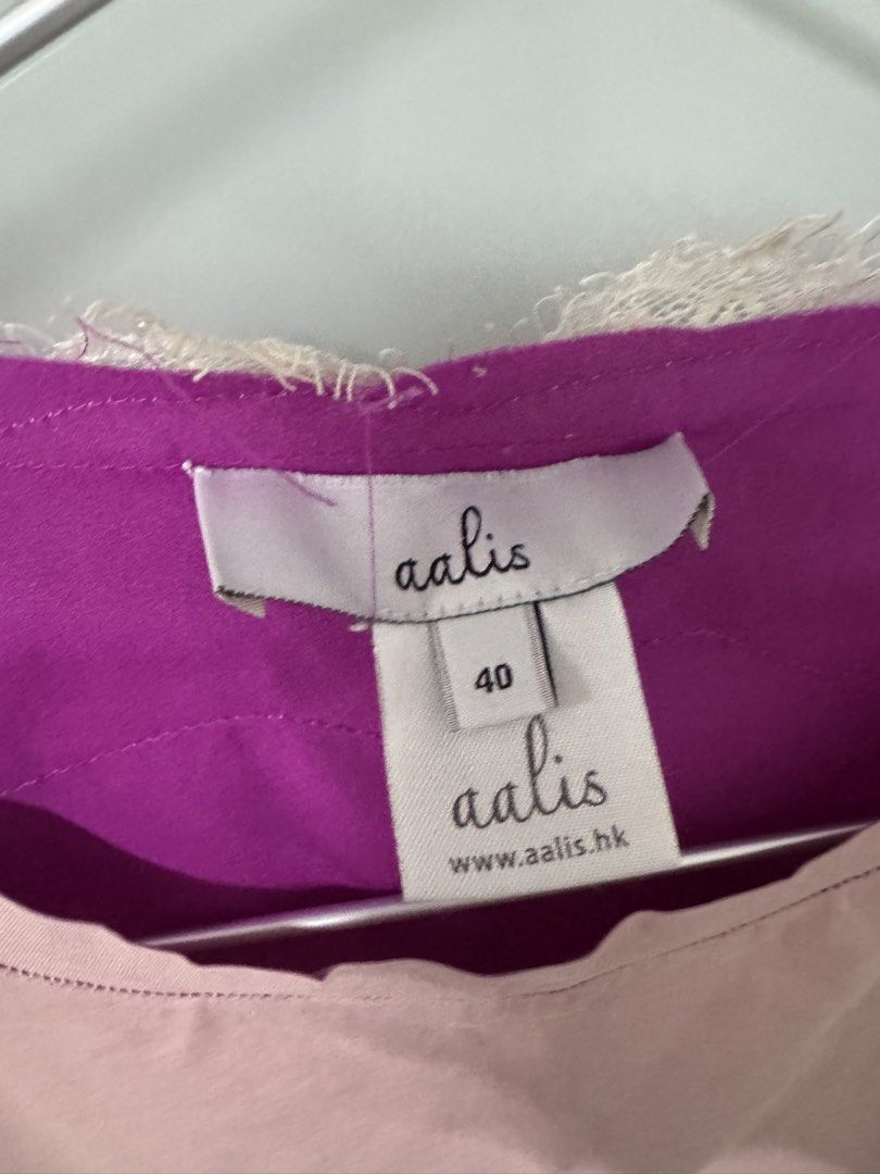 Aalis lace top （分類：其他上衣）位於 Hong Kong。 由 habi.goodies 提交（商品編號 1447319588，圖片 3）。簡介： Size 40。